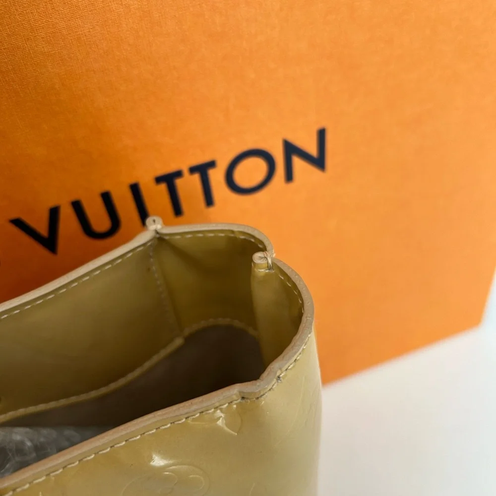 Louis Vuitton Monogram Vernis Reade PM - Picture 2 of 14